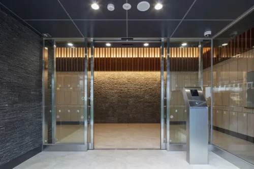  写真 1階風除室