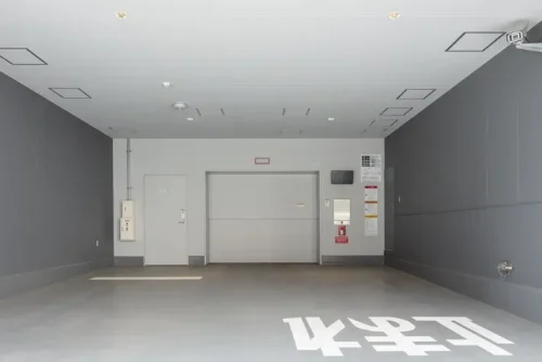  写真 タワー式駐車場入口